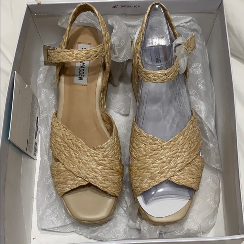 Size 8 Steve Madden wedges